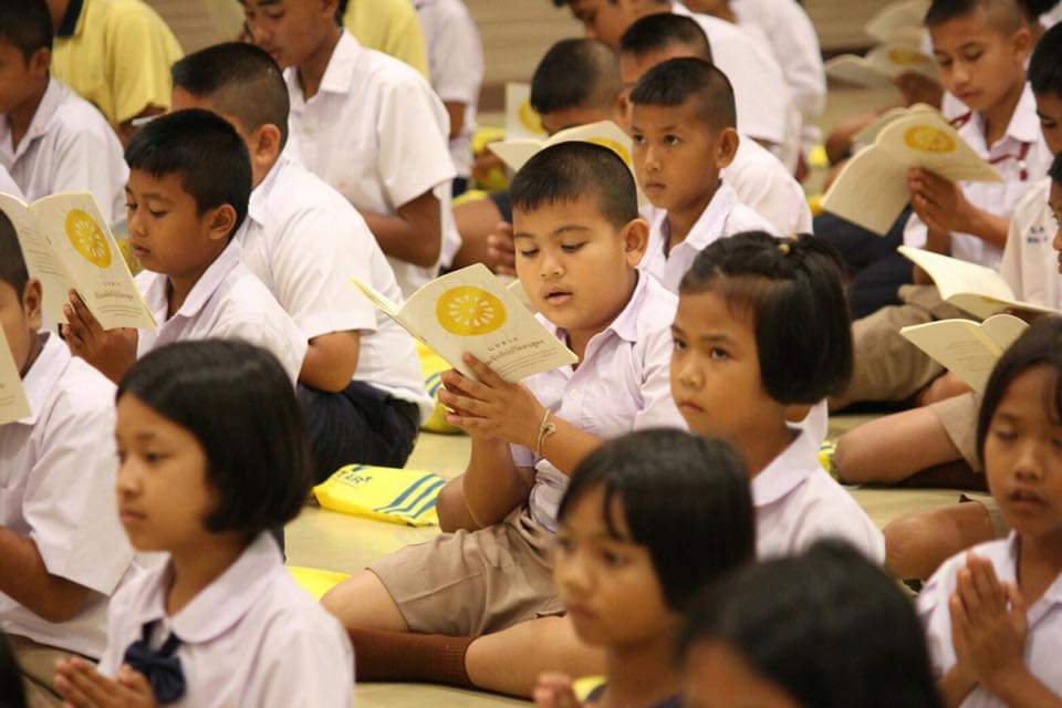 yncibs's tweet image. 🎉น่าชื่นใจ! รวมพลังเด็กดี V-Star ⭐ จ. สตูล

เมื่อวันที่ 3  ธันวาคมที่ผ่านมา คณะครูและเด็กดีวีสตาร์ในจังหวัดสตูล ได้ร่วมทำกิจกรรมในวันรวมพลังเด็กดี V-Star ผู้นำฟื้นฟูศีลธรรมโลก จังหวัดสตูล ณ มหาวิทยาลัยราชภัฏสงขลา วิทยาเขตสตูลอำเภอละงู จังหวัดสตูล 

#รวมพลังเด็กดีวีสตาร์2562