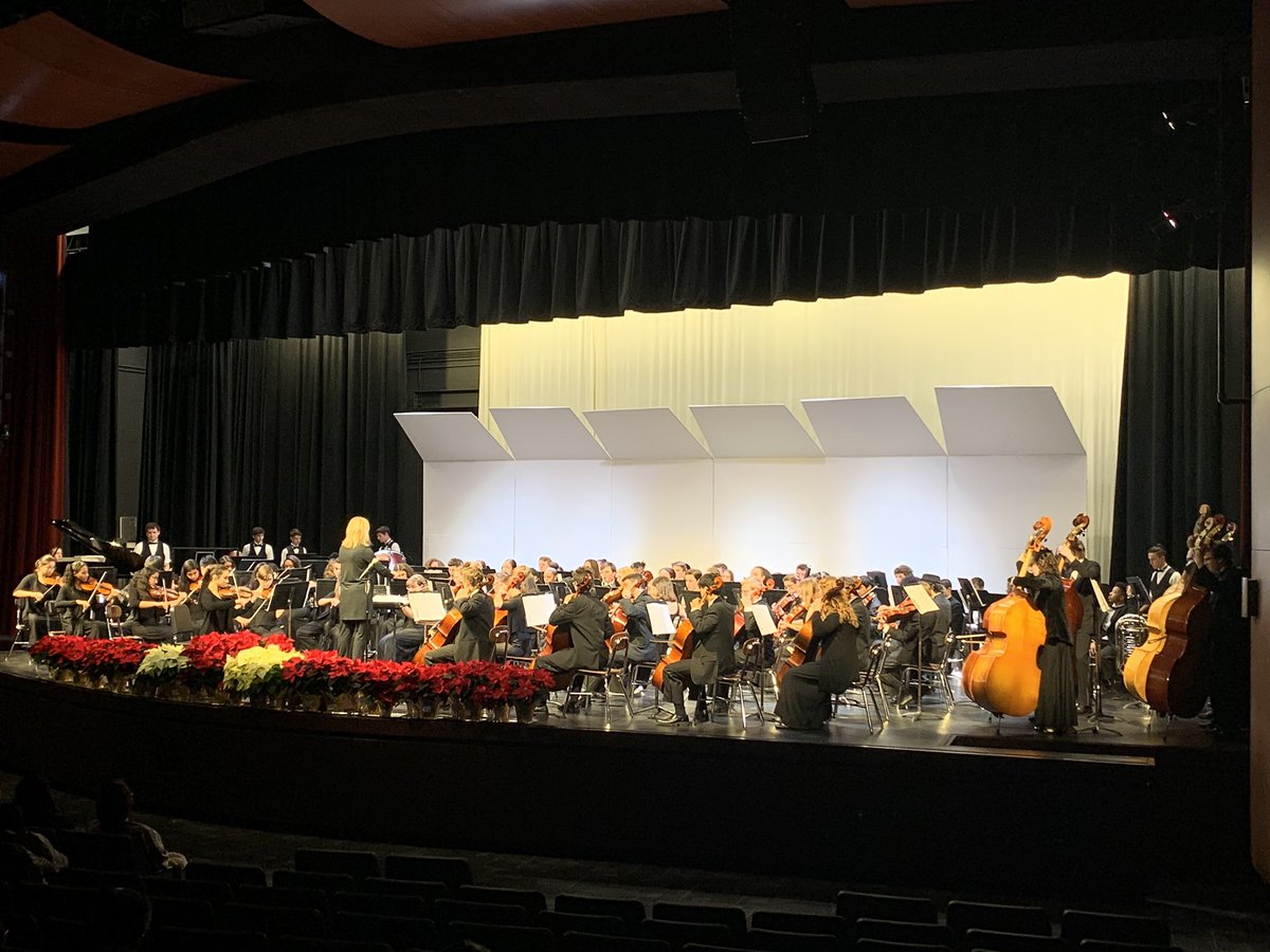 nfannouncements's tweet photo. North Farmington Symphony Band and Orchestra as well as the Warner 8th Grade Band had an AMAZING performance tonight! https://t.co/6zpSQaGuir