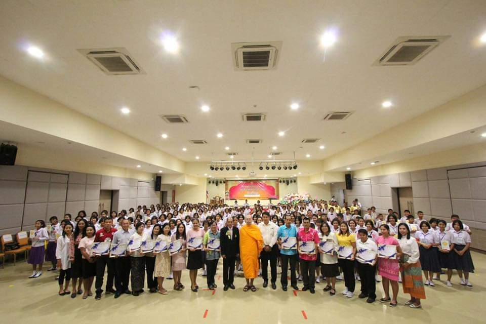 yncibs's tweet image. 🎉น่าชื่นใจ! รวมพลังเด็กดี V-Star ⭐ จ. สตูล

เมื่อวันที่ 3  ธันวาคมที่ผ่านมา คณะครูและเด็กดีวีสตาร์ในจังหวัดสตูล ได้ร่วมทำกิจกรรมในวันรวมพลังเด็กดี V-Star ผู้นำฟื้นฟูศีลธรรมโลก จังหวัดสตูล ณ มหาวิทยาลัยราชภัฏสงขลา วิทยาเขตสตูลอำเภอละงู จังหวัดสตูล 

#รวมพลังเด็กดีวีสตาร์2562