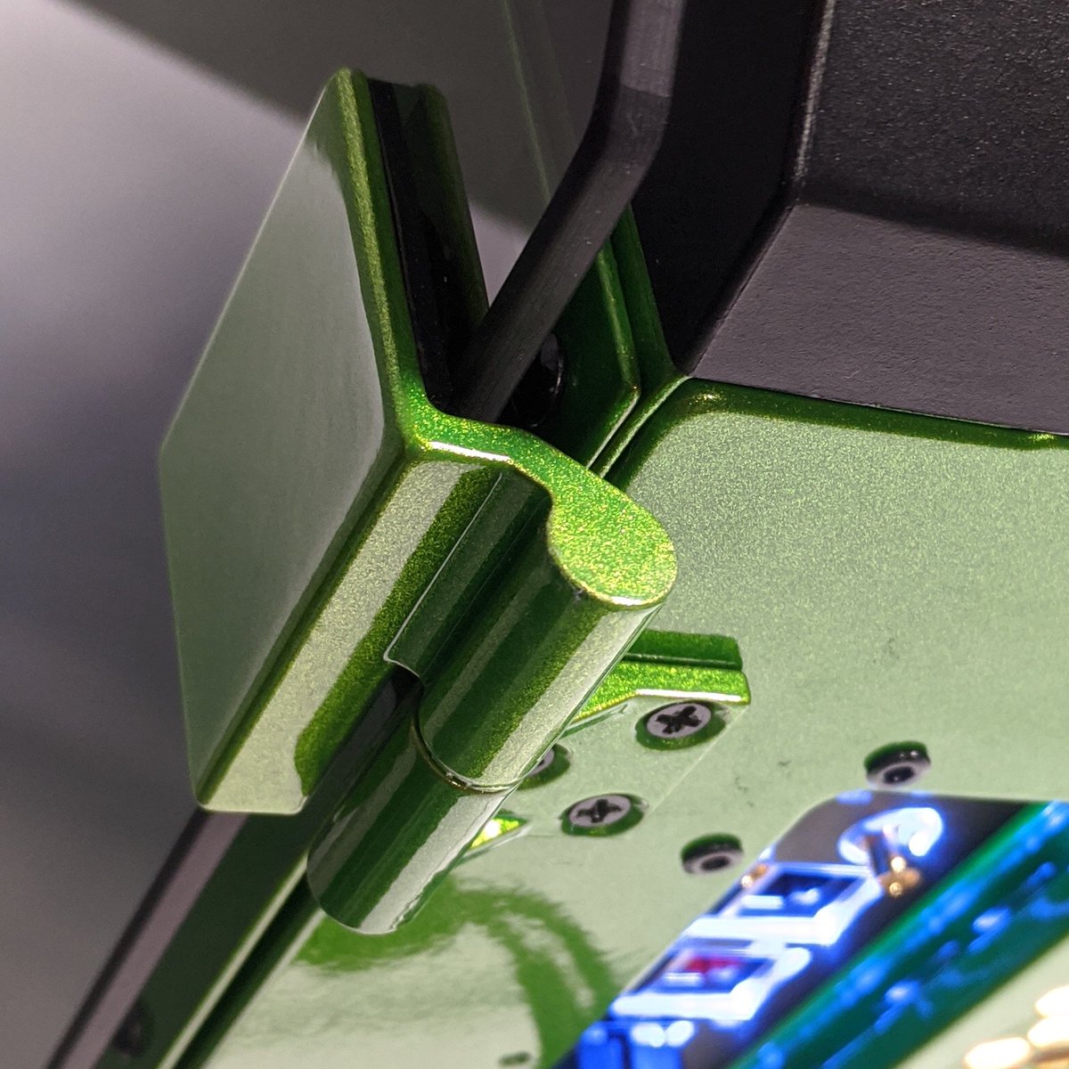 ModMyMods's tweet photo. The sparkly build called #TheGreenMachine will be on display at the @AorusOfficial suite during CES2020
#CustomBuild #Customsetup #watercooledRAM #Tt #watercooling #WatercooledPC #RAM #customcolor #AORUS #ThermalTake #Liquidcooling #Watercooled #RTX #RTXon #TheGreenMachine https://t.co/mZMgbAZh06