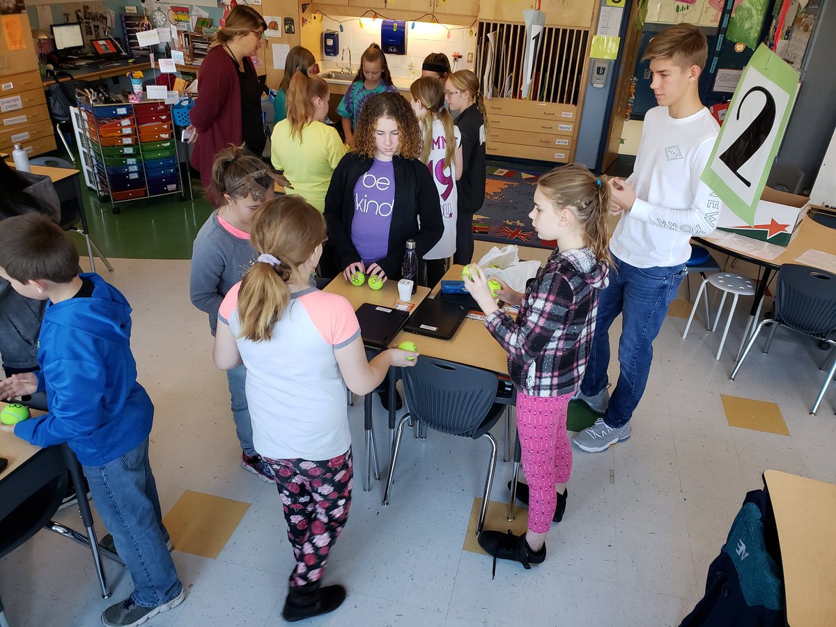 MrsWilkinson15's tweet photo. #LDHOC so fun seeing some former students come to help 5th graders code! https://t.co/YnM8WoAdUc