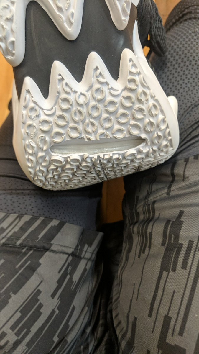 foolish_est2015's tweet photo. Look down and saw this.....come on @Jumpman23 https://t.co/FltigE2daX