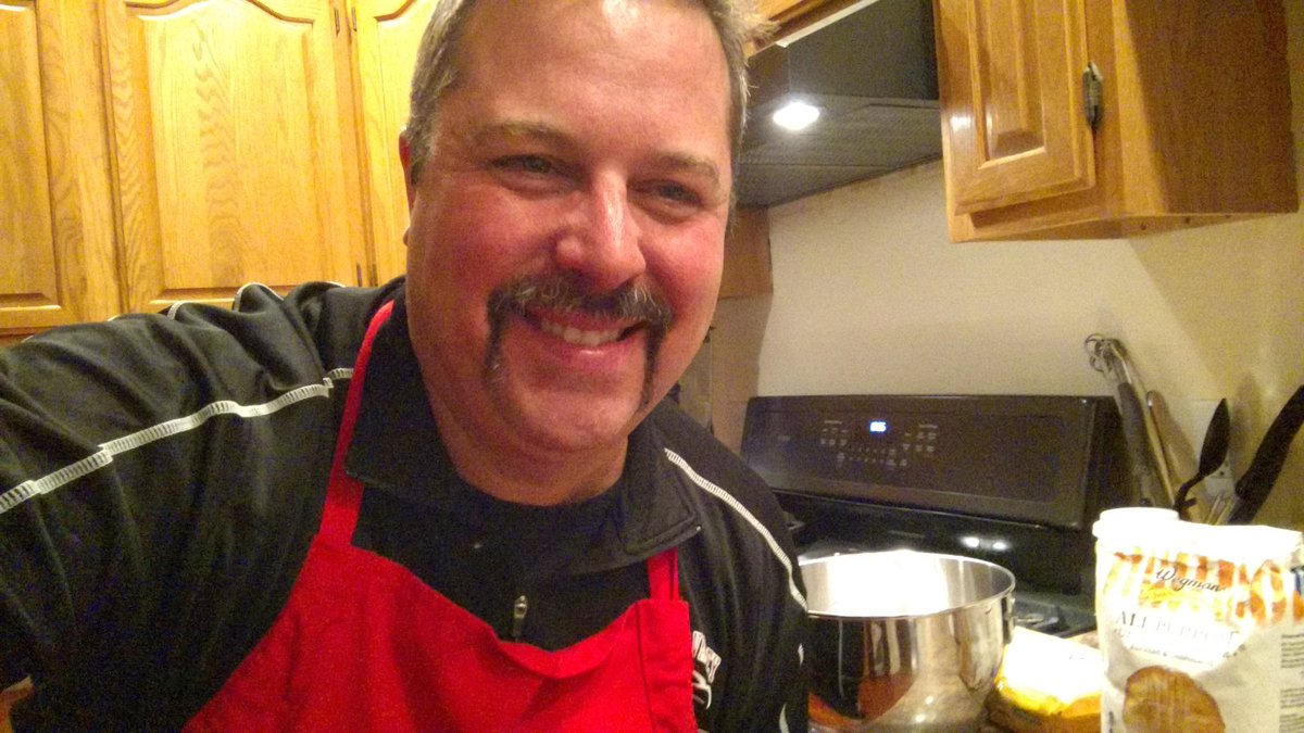 tda6975's tweet photo. It's cookie time! My goal is to get more votes than @slgrosko @MissKleinfelter and @CVMrsBrooks #GameOnMonroe @CVMonroeEagles https://t.co/q1zUFwW5d7