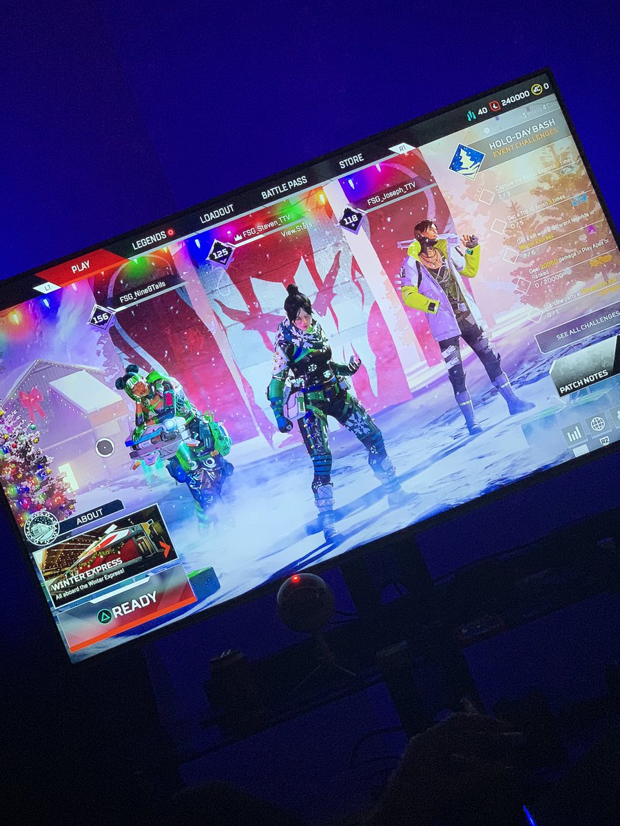 FSG_Steven's tweet photo. Apex didn’t disappoint with the Christmas Update! Streaming right now and running the new game mode Winter Express with couple of the guys from FSG @okcyalater1 &amp; @FSG_Nine9Tails https://t.co/RCWfvC0cot