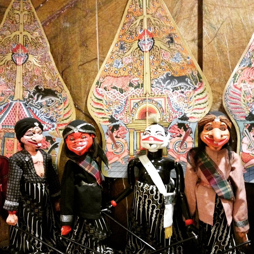 PUNAKAWAN ...Puna (susah) Kawan ( teman, saudara)  teman di saat susah ...itulah mereka....Kita juga seharusnya