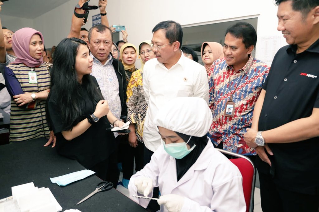 BPPT_RI's tweet image. Implan traumatik inovasi @BPPT_RI, yang telah  diproduksi industri dalam negeri, disebut Menteri Kesehatan RI, Terawan Agus Putranto, memiliki kualitas Tinggi. Untuk itu perlu didorong pemanfaatannya..
#InovasiBPPT
#BPPTSolidSmartSpeed 
#BPPTRI 
#ImplanTraumatikBPPT