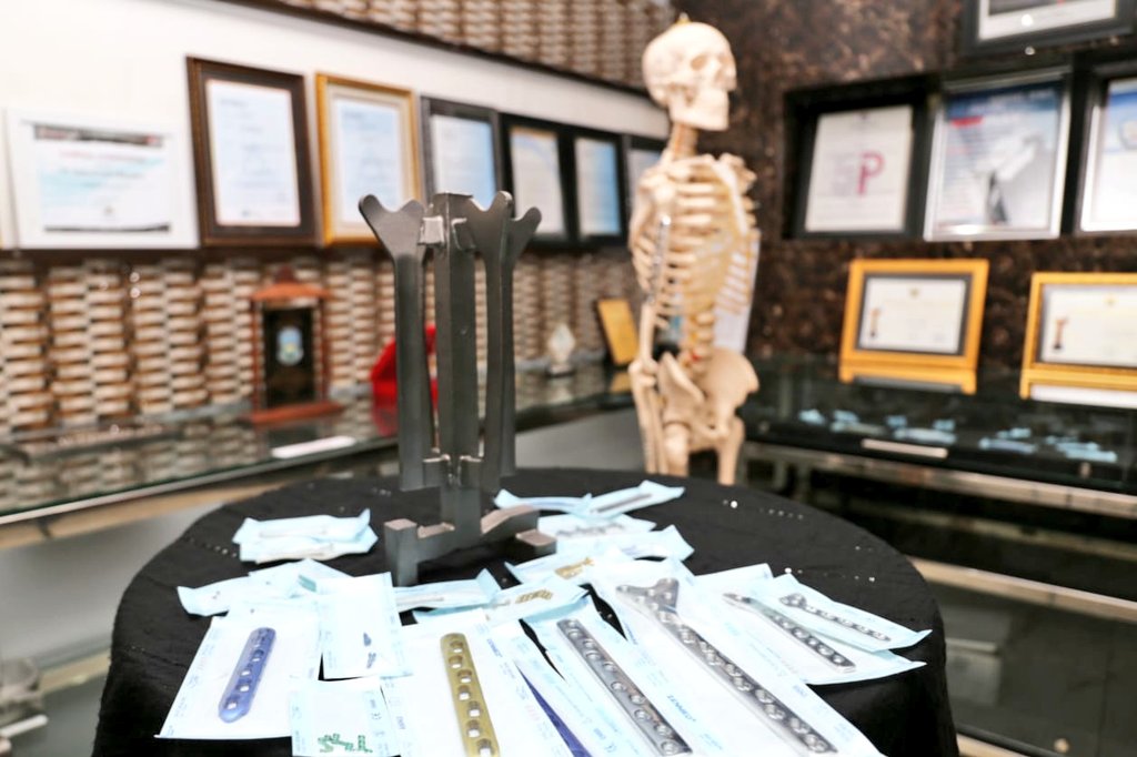 BPPT_RI's tweet image. Implan traumatik inovasi @BPPT_RI, yang telah  diproduksi industri dalam negeri, disebut Menteri Kesehatan RI, Terawan Agus Putranto, memiliki kualitas Tinggi. Untuk itu perlu didorong pemanfaatannya..
#InovasiBPPT
#BPPTSolidSmartSpeed 
#BPPTRI 
#ImplanTraumatikBPPT