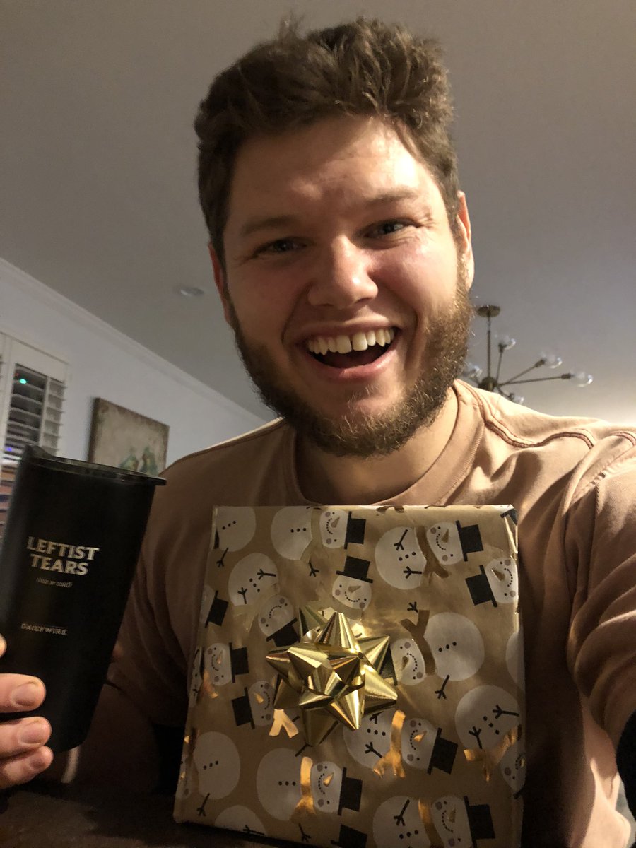 ryvaro's tweet photo. @benshapiro I’m usually really bad at wrapping gifts but it must be the coffee out of my new mug. Also...thanks for the recommendation. I think my wife will love her new necklace from Pearl Source! #benshapiroshow #christmasgift #lovemywife #imagoodboi https://t.co/tbwfRhUHqX