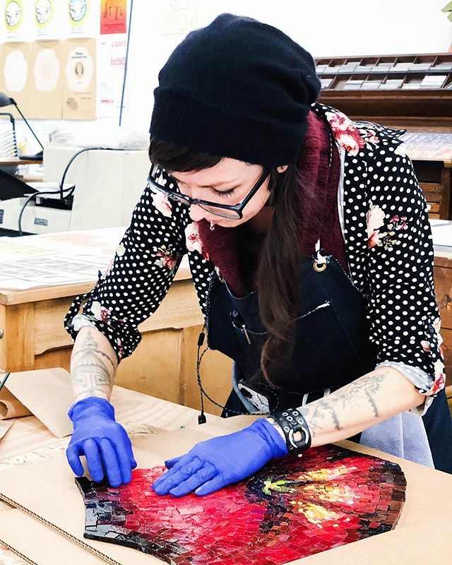 Meet Saturday's Leather Notebook/Journal Making instructor, Savori Rardin. Savori started working with leather in 2005, and is self-taught. She sold her leather goods at the Pike Place Market for eight years and continues with craft shows. She works most… ift.tt/2snQ7nw