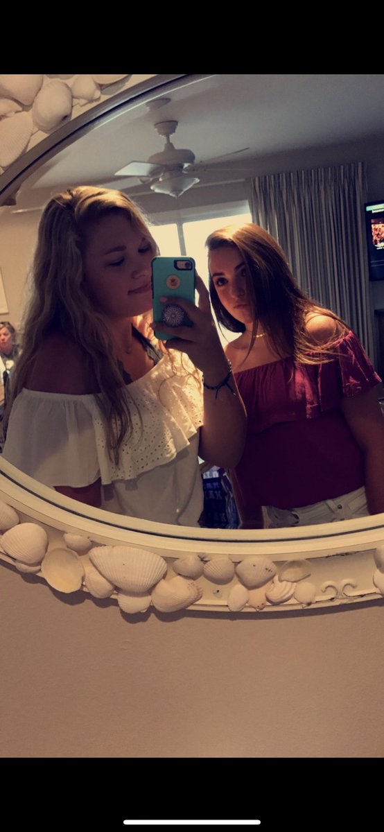 EliseNiere's tweet photo. happy birthday to the sweetest person i know @JessicaReichle 💓 thanks for being the big sister i never had 🥰 love you so much &amp; hope today was the best 💝💝💫 https://t.co/Co9NsooKgS