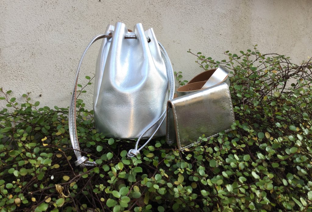 nR_kichijouji's tweet photo. *Recommended item*

MASTER&amp;Co.のシルバーレザーシリーズ

さりげないアクセントとして、コーディネートを格上げしてくれるレザー小物。
是非、店頭にてお試しください。

巾着ポーチ  ¥12,800+tax
カードケース  ¥8,800+tax
ベルト  ¥6,800+tax

#nestRobe  #ネストローブ  #吉祥寺 #MASTERandCo https://t.co/XCGZyF6jeA
