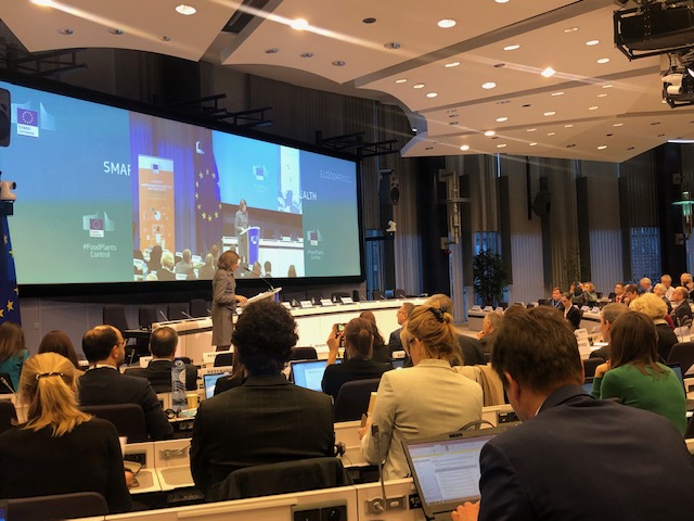 ConxemarOficial's tweet photo. 📸 #FotoDelDía #CONXEMAR desde #Bruselas asistiendo a una conferencia de la @EU_Commission dirigida a mejorar la #seguridadalimentaria. En la imagen, la Comisaria de @Food_EU Stella Kyriakides @SKyriakidesEU. #FoodPlantsControl #EUplants2019 #OCR2019 https://t.co/TlQozYQPUV