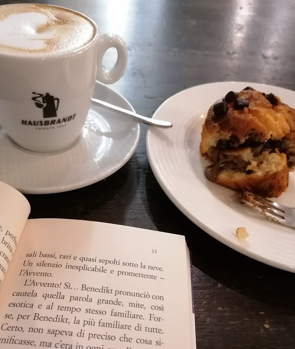 justLucreziaM's tweet photo. #Buongiorno, tutti belli svegli e pronti per il gioco di oggi? Come ogni venerdì, #ColazioneCoiClassici. Conoscete o riconoscete questo libro? L'avete letto? Vi è piaciuto?
#LibriEDintorni #LibriANatale https://t.co/TyVqvGeLa7