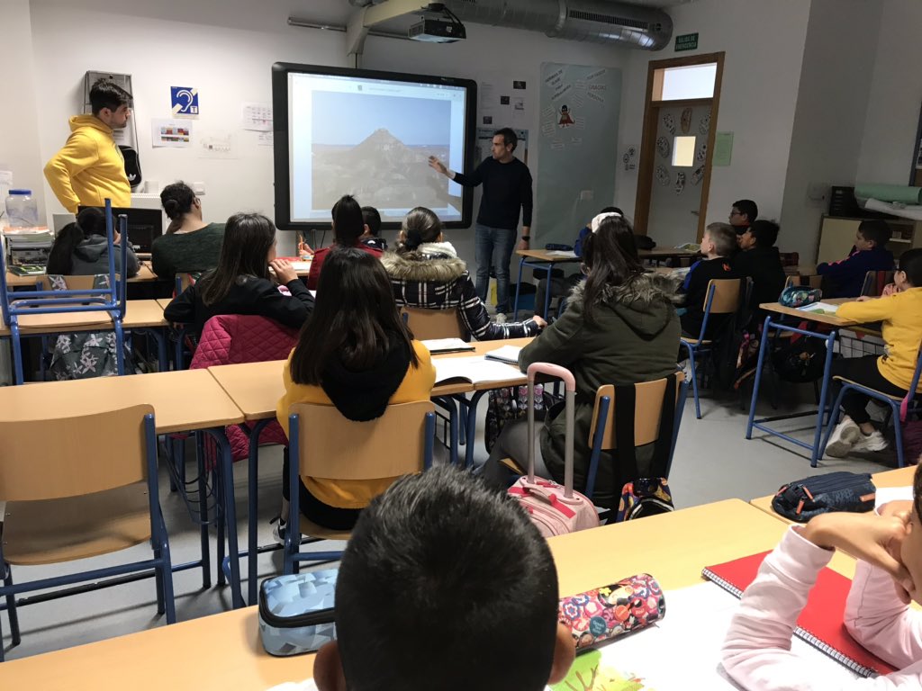 emtoribio's tweet photo. Primera Sesión preparatoria para la visita al enclave arqueológico del Cerro del Espíritu Santo de Vera con el presidente de la Asociación de Moros y Cristianos @Patrimonio_And @elreyesdevera https://t.co/NjuxI012uN