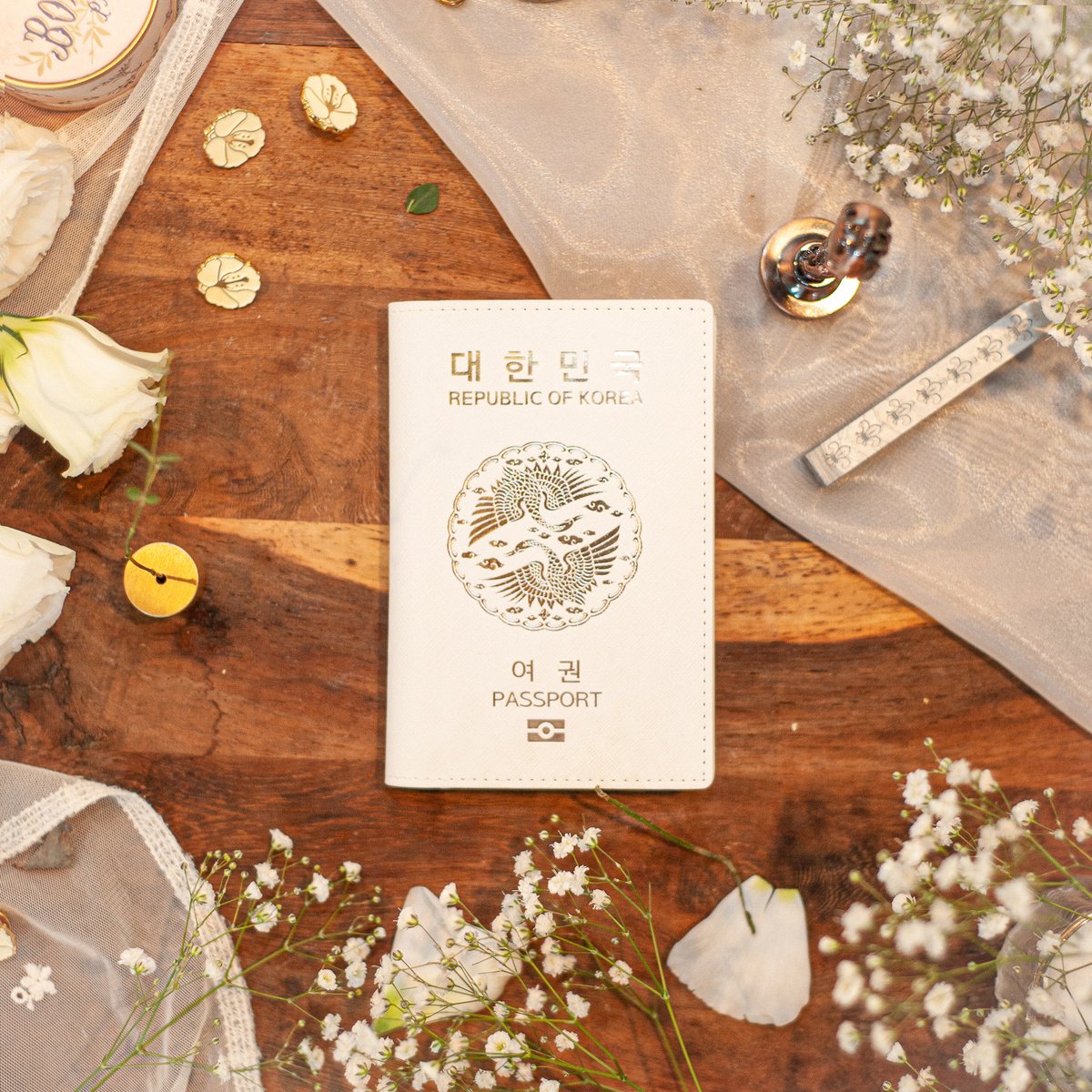 뱃수 X 한국조폐공사 ‘쌍학 여권케이스’
펀딩 알람신청 폼이 열렸어요!
알람신청시 2만원대의 역대급 저렴한 가격으로 펀딩에 참여할 수 있습니다.

forms.gle/VWobkDppzmRbYF…