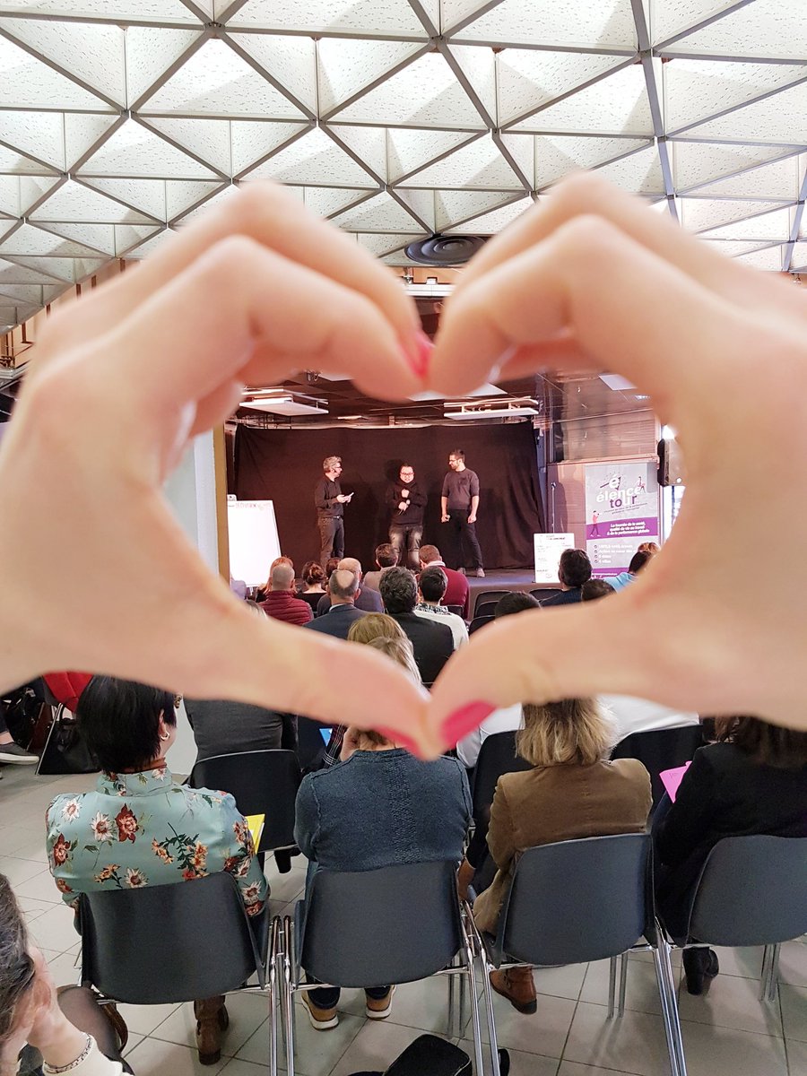 MassianiMarie's tweet photo. Whaouuuaa 🤩🤗🙌 trop forts les #developpeurs du @CampusAlps de #Valence #Romans sur le podium pour #CHIC journée pour parler de façon décalée du #recrutement https://t.co/kus5cI88SJ