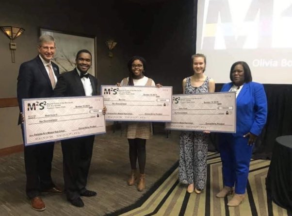 parkview_lrsd's tweet photo. These students, Brent Foster II, Nya Love, Emily Schick, and Jasmine Dean (not pictured), Magnet Schools of the Mid South Conference recipients all received $1,000 scholarships! Congratulations Patriots! #ParkviewPRIDE #LRSDPowerofUS #MSMS2019 @lrsd https://t.co/bnB7rwr4WW
