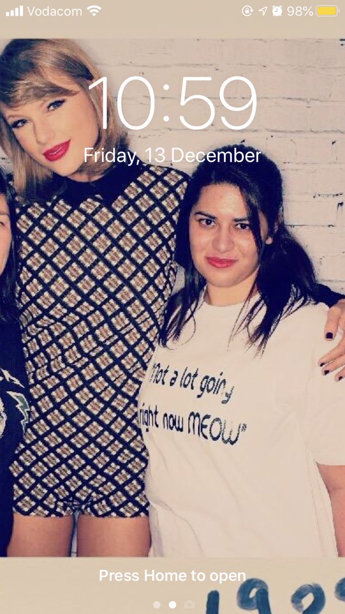 RSASwifties's tweet photo. Happy birthday @taylorswift13 🎂 thank you for giving me the best wallpaper for four years. Here’s to thirty, flirty, and thriving 🌸💖 https://t.co/R6bZZsAlTA
