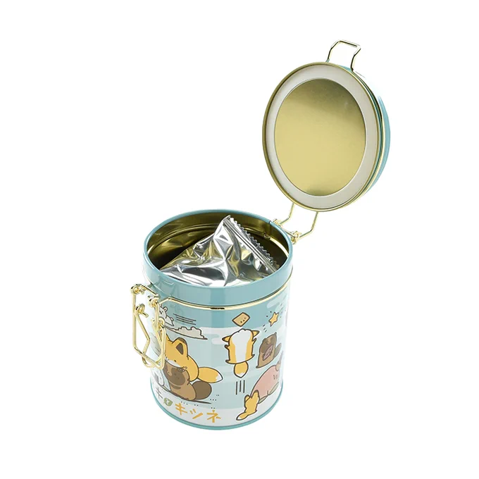 【12/14発売!】
#タヌキとキツネ キャニスター缶&缶バッジ缶発売!
中にはおいしいチョコが入ってます✨
クリスマスプレゼントにいかがでしょう♪
https://t.co/3TP67bjgBz 