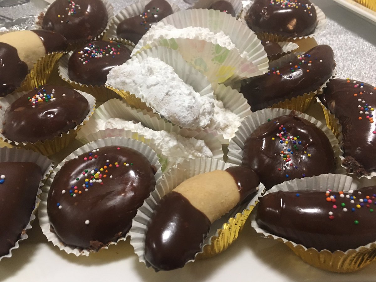 AromaofGreece_'s tweet photo. Our simple, yet delicious, Greek cookies , with a chocolaty twist! https://t.co/3fb7nIbS1N