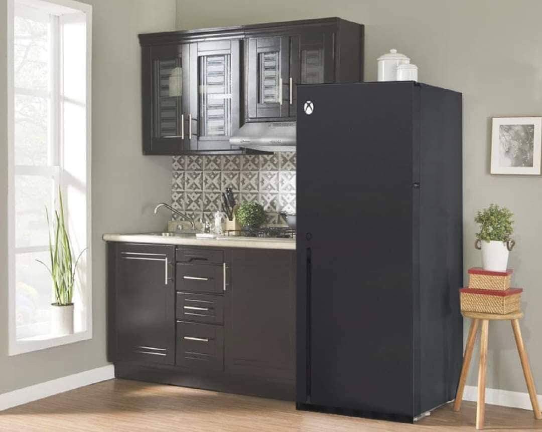 Холодильник или пепельница: как в сети шутят про форму Xbox Series X