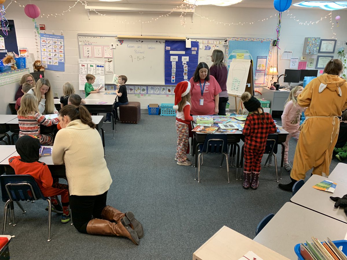 JenniferPeak9's tweet photo. Our first graders received the generous donations of new books from the Pickford Family and Opening Books Opening Doors! We are thankful!! https://t.co/DD47ggKGLO