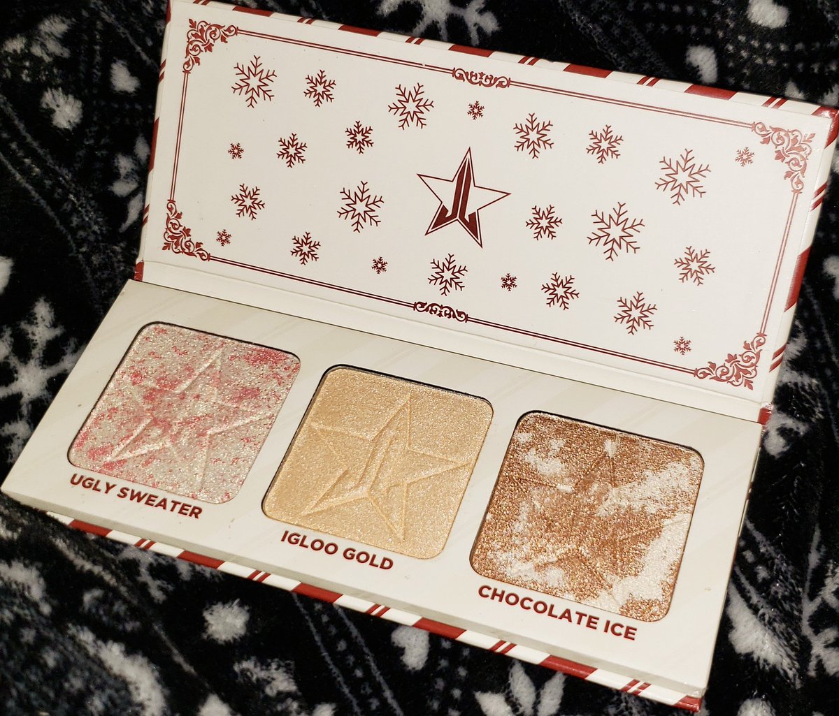 #Christmas has arrived. ☃️ @JeffreeStar

#peppermintfrost #igloogold #uglysweater #chocolateice #jeffreestarmysteryboxes #JeffreeStarCosmetics #highlighterpalette #christmaspalette