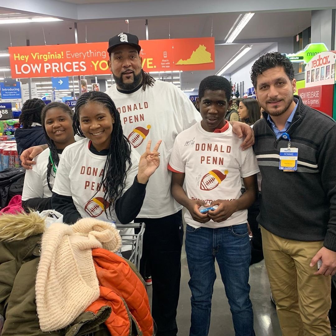 maryrenouf's tweet photo. Itβs easy to take a warm meal or access to a single toy for granted. Thank you @DPENN70 for letting @wellbeingtrust and @psjh join your holiday #ShopWithAJock event!
#healthisahumanright #healthforabetterworld #bewell #bethere https://t.co/5naInMgb5L