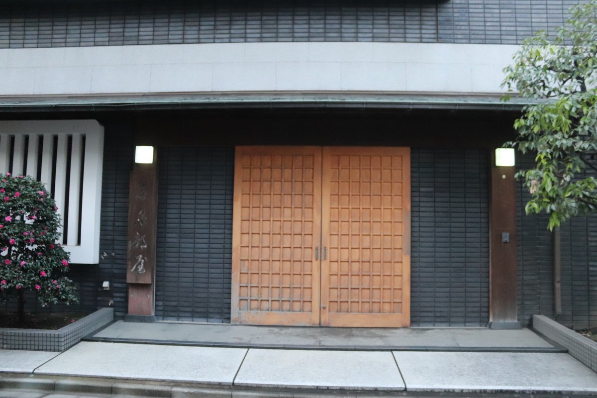 メル55507です。藤島部屋 藤島部屋朝稽古＞ 藤島部屋の稽古の様子を紹介します。師匠は、元大関