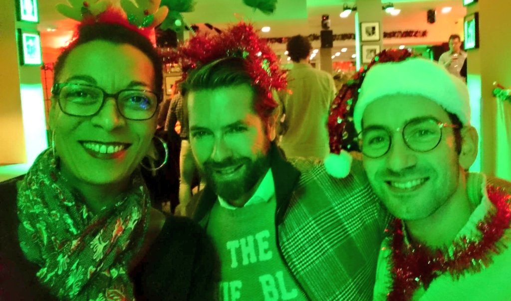 nchabrier's tweet image. Noël Ensemble 🎄
C'est entouré de mes 2 Vices-présidents que j'aimerais remercier l'ensemble des membres du CA @apacomaquitaine ! 
Fier de ce collectif impliqué et engagé qui agit pour promouvoir &amp;amp; valoriser les métiers de la com' en région. 
Merci &amp;amp; très bonnes fêtes à vous
🥂