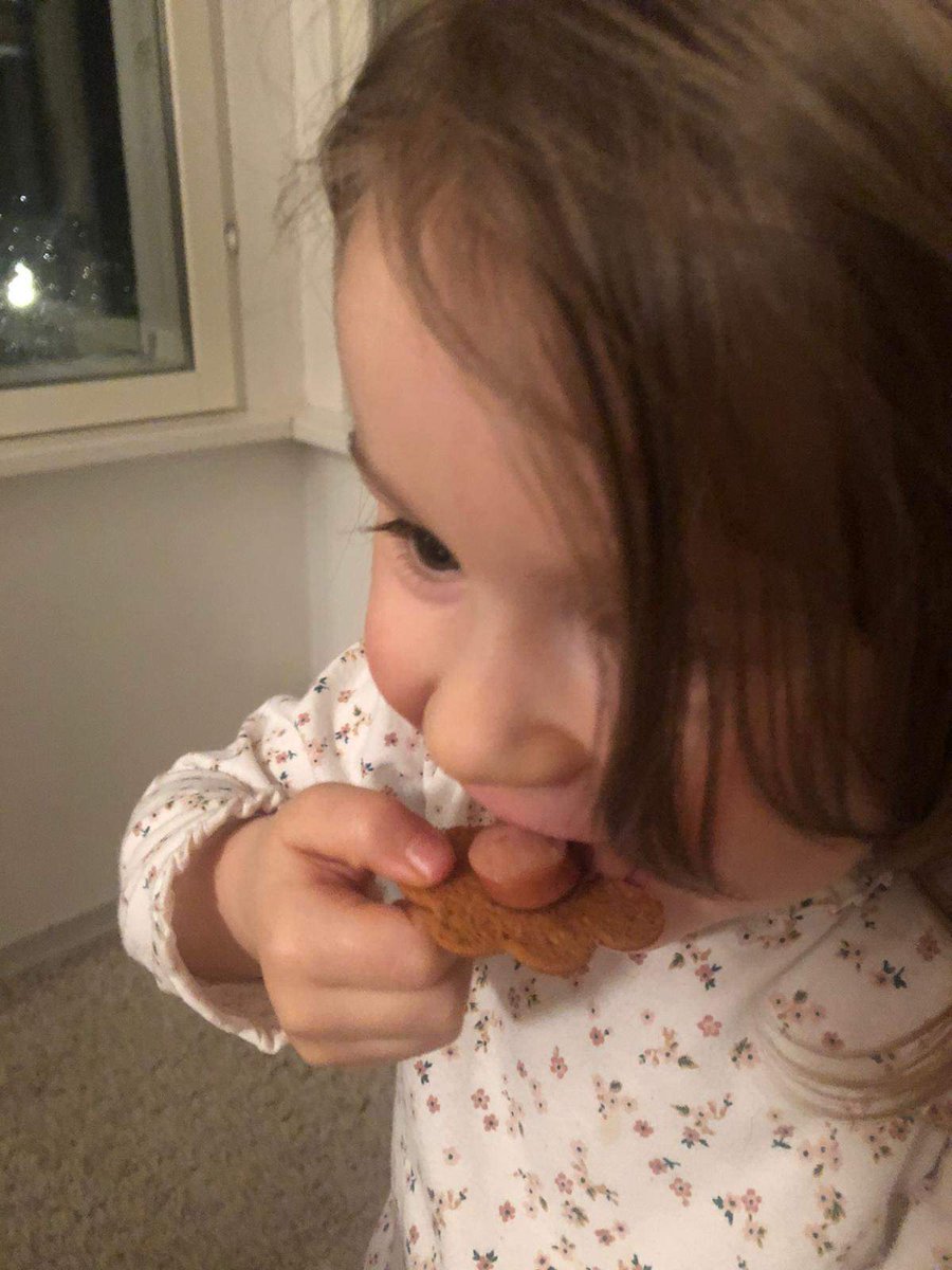 Kaiken kinkkutohinan keskellä saimme kolme vuotiaalta Siiriltä Espoosta mahtavan palautteen Vapaan Possun nakista, sekä oivan tarjoiluehdotuksen esimerkiksi uuden vuoden herkuksi tai joulupöydän jälkkäriksi.  #vapaapossu #vastuullisuus #joulupipari