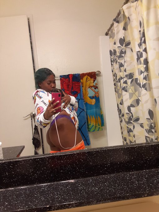 Watch kitty's leaked NSFW photo on TwXstars