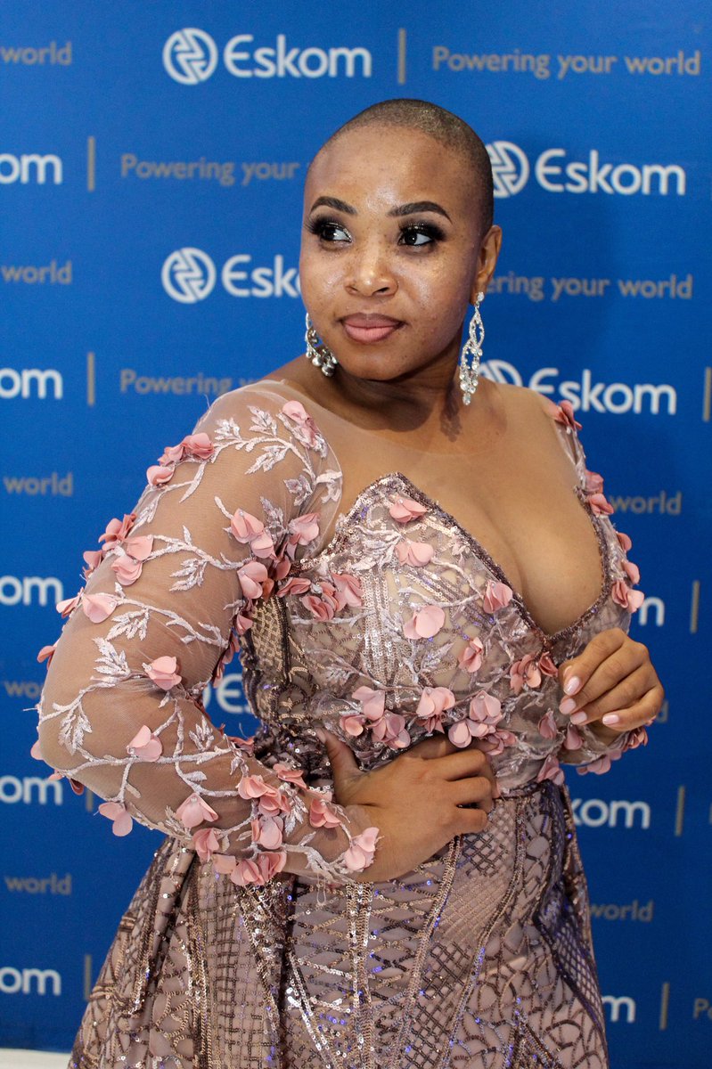 HulisaniRavele's tweet photo. Wrote a little love letter to myself this morning on IG. It started off with:

“Sesi, I am SO proud of you. 🥺
You set goals for yourself within this Corporate MC space, you got down on your knees, lit up your candles, and made your requests known.”

https://t.co/6AYKULY2Ip

❤️ https://t.co/cqdwSvRgHv