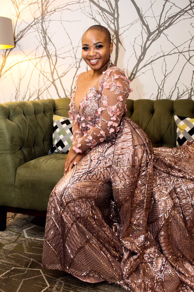 HulisaniRavele's tweet photo. Wrote a little love letter to myself this morning on IG. It started off with:

“Sesi, I am SO proud of you. 🥺
You set goals for yourself within this Corporate MC space, you got down on your knees, lit up your candles, and made your requests known.”

https://t.co/6AYKULY2Ip

❤️ https://t.co/cqdwSvRgHv