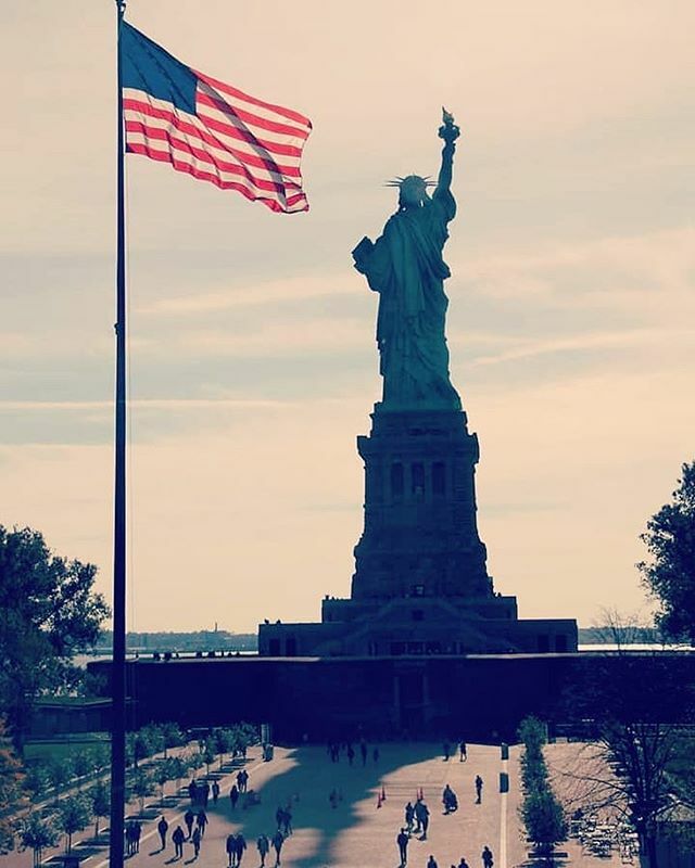 💢La 📷 du French Yorker du vendredi 💢
@jlouissangerma nous propose une jolie photo prise depuis la terrasse du musée de la statue de la Liberté. . ➖N’hésitez pas à partager vos photos sur Instagram avec le hashtag #bpvny afin que je les repartage tous les mardis et vendre…