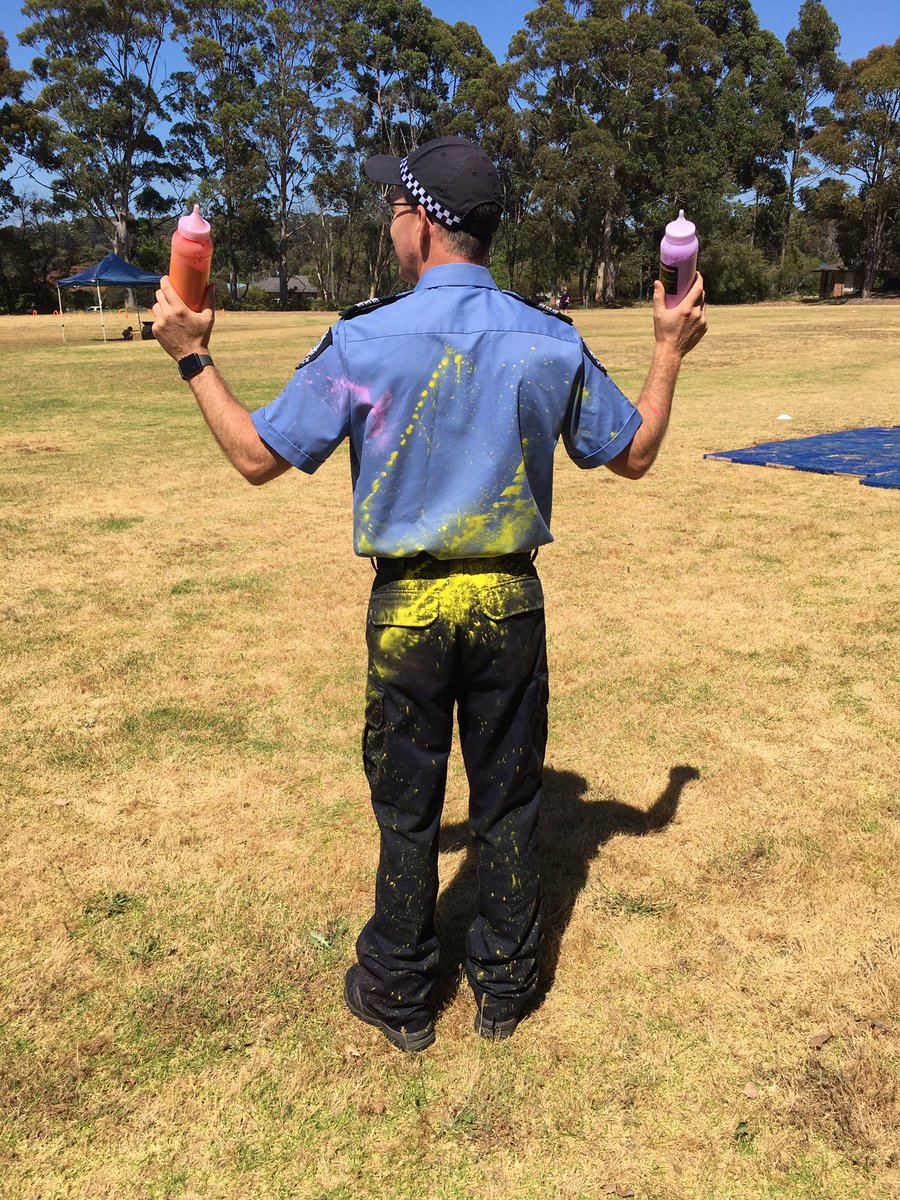 WAPoliceUnion's tweet photo. Our Members down south had fun at the Denmark Primary School Colour Run today! #DenmarkPolice #colourexplosion https://t.co/FCWzU0dHKg