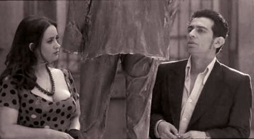 “-Kolyeni bende düşürmüşsün, akşam gel al.
-Yangında düşürdüm sanmıştım?
-Yangın sayılır.”
Ağır Roman, 1997