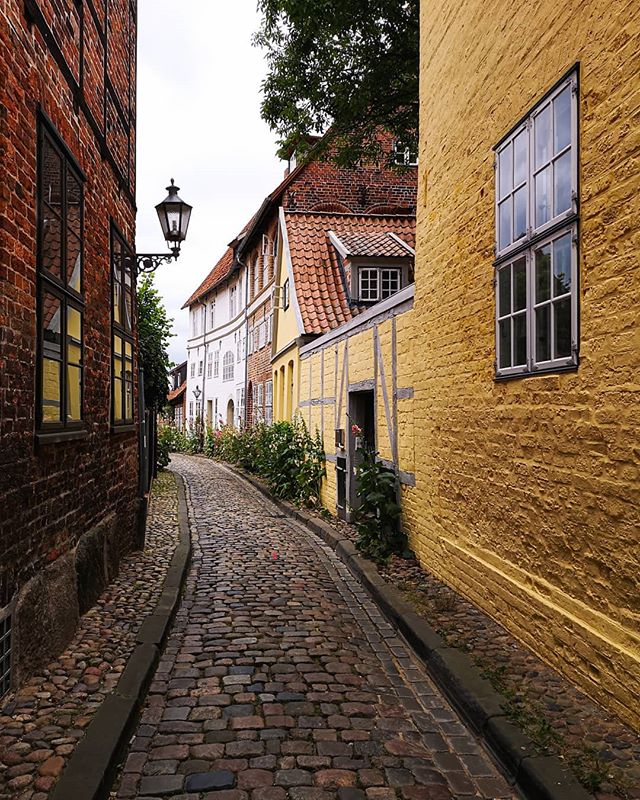 To preserve the privacy and quiet of people living next to it and to make a street feel "whole" build walls, hedges, fences, portals etc., of local materials to fill in and cover any "gaps", as here in  #Lüneburg,  #Germany and  #Odense,  #Denmark.  #GoodUrbanism