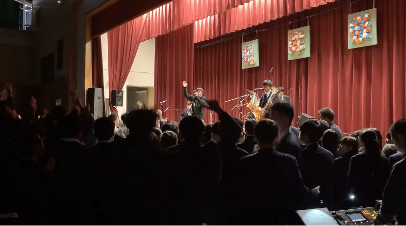 すいたんすいこうmgr 公式 本日は 日立商業高校の学園祭 吼洋祭 にサプライズ出演させていただきました もう学園祭が凄い盛り上がりで 私達も昔を思い出しながらキュンキュンしてしまいました 胸熱 ほんと 楽しかったーーー ありがとうご すいたんすいこうmgr 公式 本日は 日立商業高校の学園祭 吼洋祭 にサプライズ出演させていただきました もう学園祭が凄い盛り上がりで 私達も昔を思い出しながらキュンキュンしてしまいました 胸熱 ほんと 楽しかったーーー ありがとうご