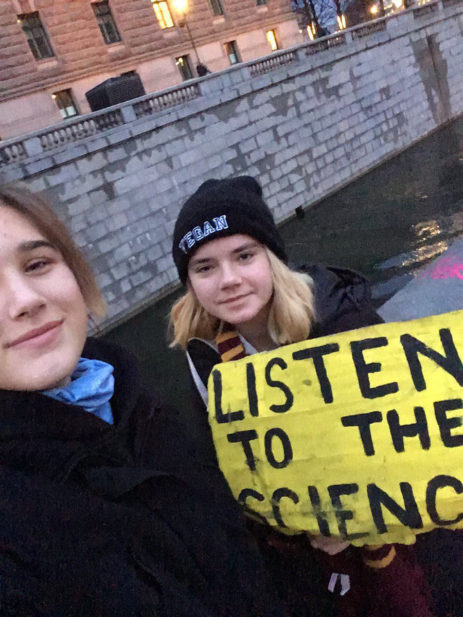 isabelle_ax's tweet image. The sun has not risen yet, and we will be outside the Parliament striking for the climate until the sun has set. 
#FridaysForFuture