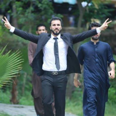 KhalidMallah's tweet photo. PM @ImranKhanPTI 's Nephew Hassan Niazi is one of Lawyers who involved in #PICAttack, but he has immunity, No FIR, NO Arrest.
#NayaPakistan
#VIPcultureMyFoot https://t.co/su72xzemdD