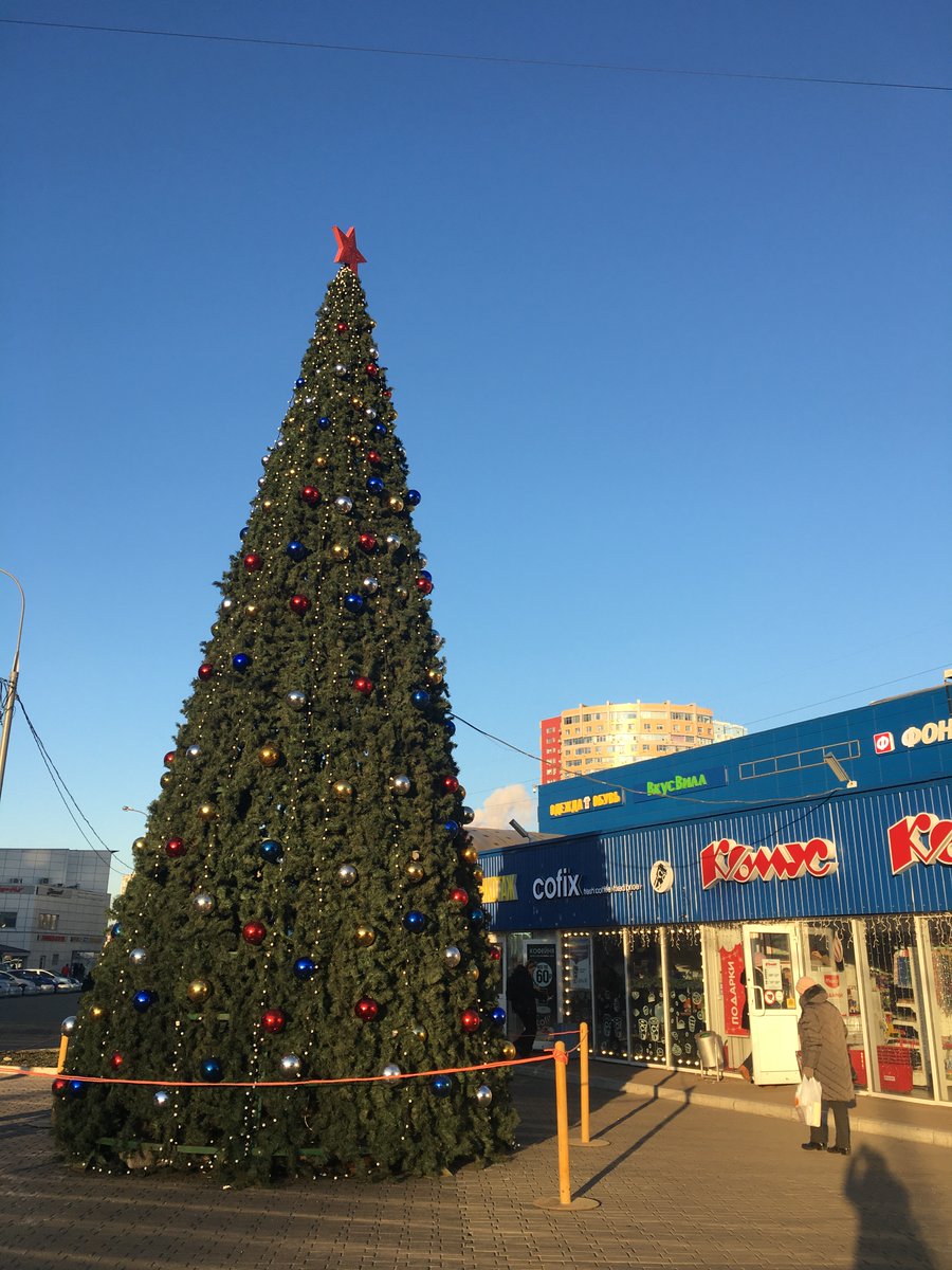 DeminAE78's tweet photo. С 1 декабря 2019 года   предприятиями  торговли и услуг  проведены  работы по праздничному и тематическому оформлению объектов  к празднованию Нового года и Рождества Христова.
Работа в данном направлении продолжается. https://t.co/lr57E4fhyy