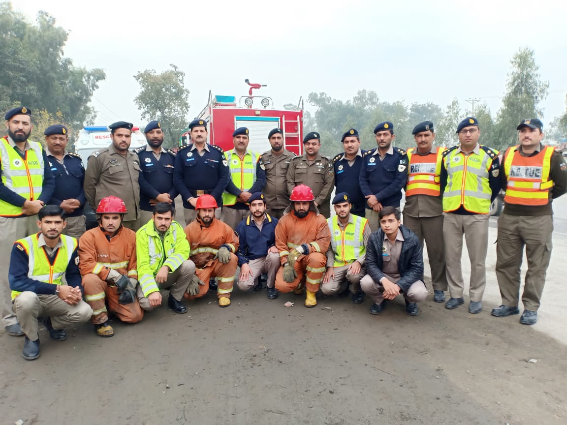 1122Nowshera's tweet photo. Joint mock exercises ERS Rescue 1122 Nowshera with National highways and Motorway Police at Azakhel Nowshera. https://t.co/1TRucIqRbq