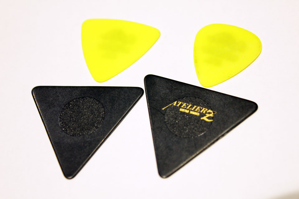 MIKIBASSSIDE's tweet photo. 【ATELIER Z ピック】
なんと大きなトライアングルピックが入荷いたしました♪
お探しの方はBASS SIDEにて是非お買い求めくださいませ★★★
普通のおにぎり型が小さく見えます!!
生産が少ない為、お早めにご検討くださいませ!!
#ATELIERZ
#TRIANGLEPICK
#ピック
https://t.co/5rGx9PM5Oi https://t.co/xt5UnWhZvt