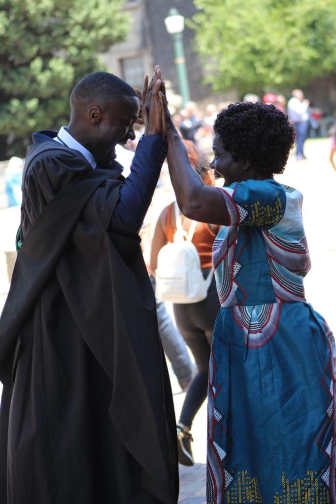 MCFSP_UCT's tweet photo. Special moments with @MCF_Scholars and their families #UCTGrad2019 #beyondproud #changemakers #LevelUp  @UCT_news @4charlie_brown @MissCarizmo https://t.co/P6HljO01g9