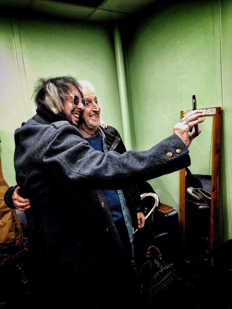 nick_italian's tweet photo. Nick e Alan dei The Marmalade nel back stage del @ButlinsMusic
#nickelliottrockartphotographer #nickelliottmusic #alan #themarmalade #butlinsmusic #weekendslivemusic
@nickelliottrock @TheMarmalade_ @nick_italian team https://t.co/7uc44Phk3v