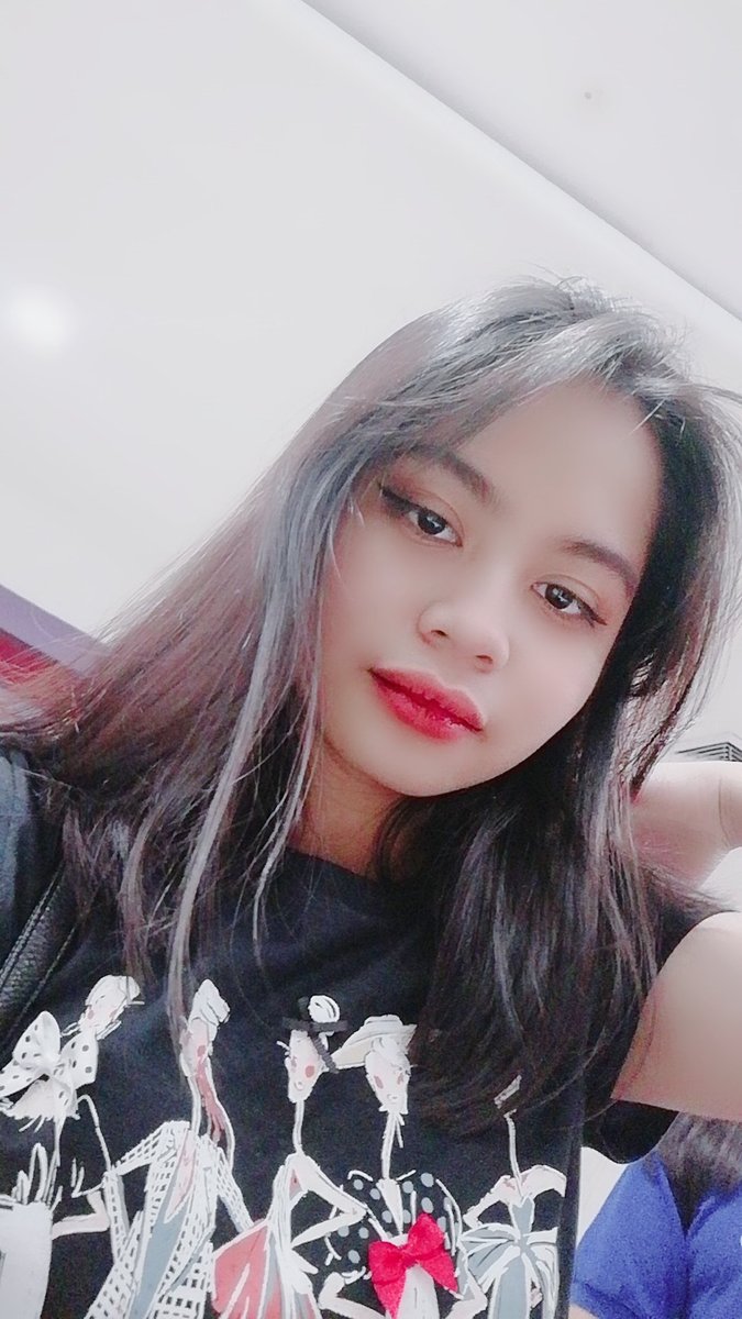 HSofio's tweet photo. Eyyy first time ng 3NITY mag sine hahahaha https://t.co/G2IKKAhSqn