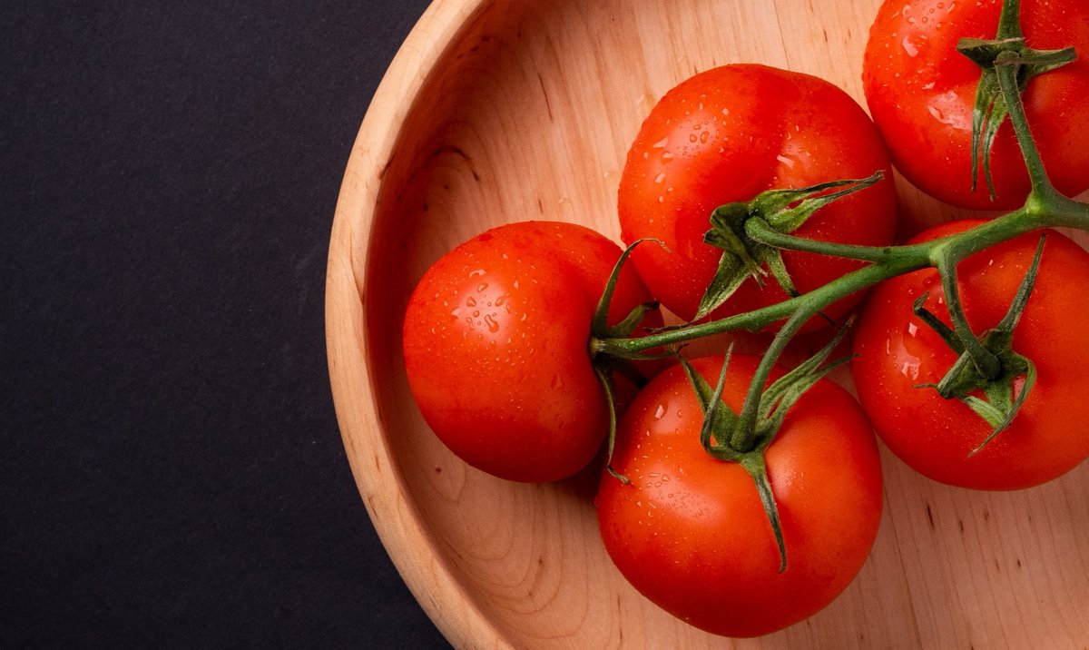 Vrballistics's tweet photo. What is the 'right' marketing? How could it change the world? What does it have to do with tomatoes? And how is this related to a signal/noise ratio? Read on to find out... #B2Bmarketing #Noise #Growing #marketingtechnology #stories https://t.co/ACutLoGxzm https://t.co/pVJfpCfHxc