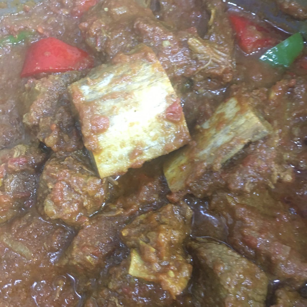 Would love to take credit for this lovely culinary delight of Beef short rib curry cooked, on the bone, but this has to go to @sheminpastes for their fabulous curry pastes, can’t wait to tuck into this later.