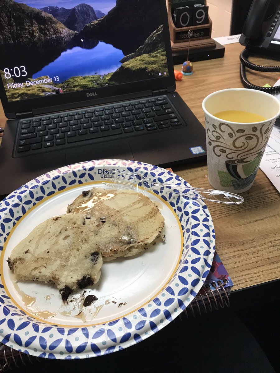 Homemade pancakes by my administration? Yes please! Thank you @anndbooker @JillWaldrepAP @Coretta_Stewart!!! Y’all just made my Friday. #DashingThroughDecember #educatorappreciation @LockheedElem